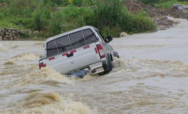 新能源汽车遭暴雨“侵蚀”，卖都卖不了，车主悔断肠