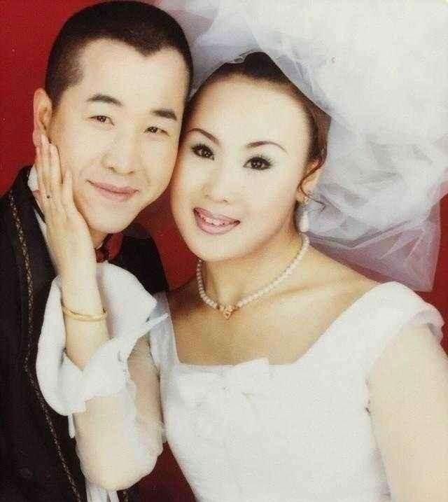 王亮：王小利儿子，长得比爸爸帅，心疼妈妈也想爸爸幸福