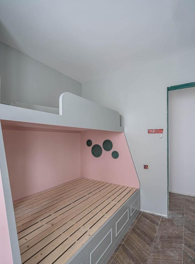 二胎来了也不怕!9㎡儿童房打组合式高低床,一房多用不火没道理