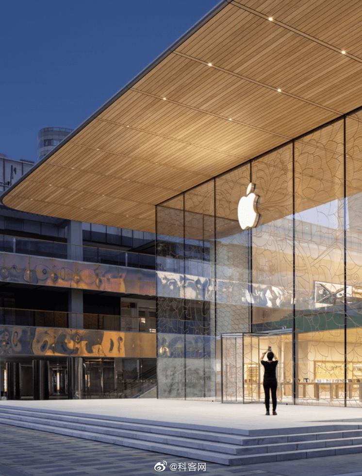 中国内地第一家applestore北京三里屯苹果店最近翻新