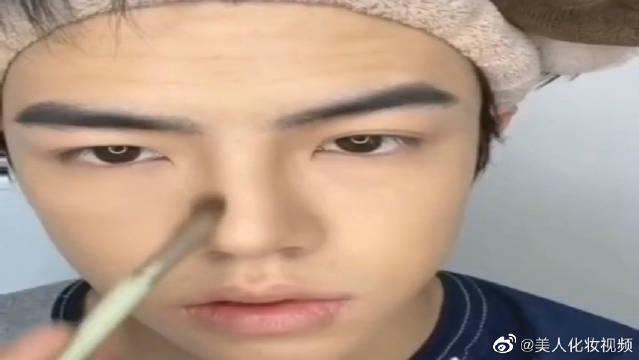 室友化妆好多年了 你们看下这手法 算是专业的吗