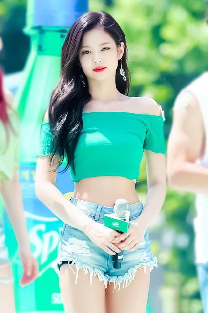 jennie雪碧高清壁纸,jennie雪碧高清头像 金智妮代言雪碧的照片美炸了,迪丽热巴也曾代言,似乎更胜一筹?