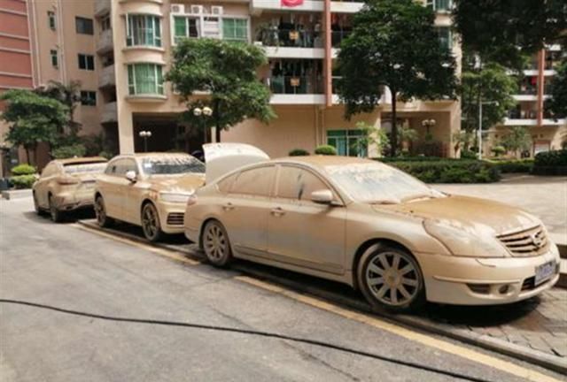 一场暴雨后，新能源车主哭了：不到一年就报废，这车雨天不能开？