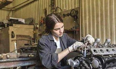 不要离开汽车修完，你看不见的四个部分后都便宜了