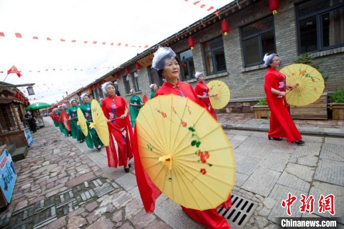 易地扶贫搬迁集中安置点宋家沟村如今已是国家3A级景区、全国乡村旅游重点村、山西省100个旅游示范村之一。 张云 摄