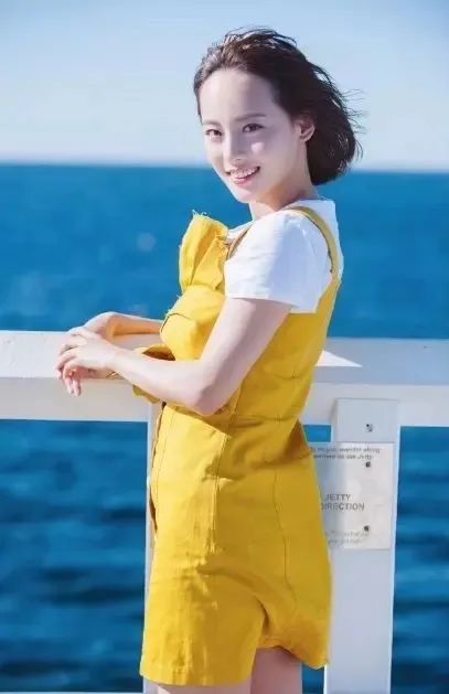 没有钟楚曦和倪妮的名品身材 也能穿好吊带上衣插图(25) 没有钟楚曦和倪妮的名品身材 也能穿好吊带上衣