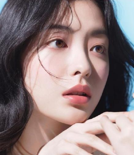 盐系女生发型,时而清冷柔美,时而精致英气