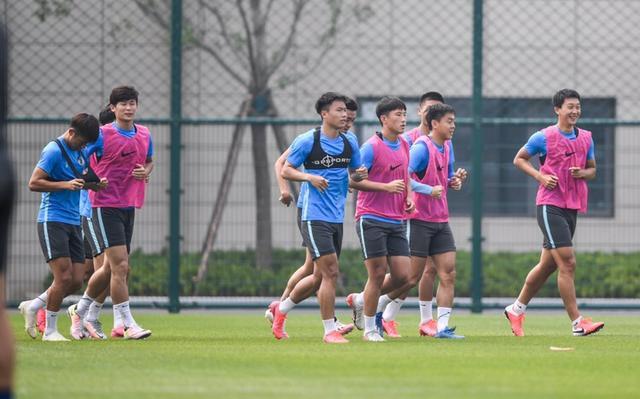 再添两新人 U19锋线搭档现身大连人一线队 本土青训开花结果 一线队 大连 王腾达 新浪新闻