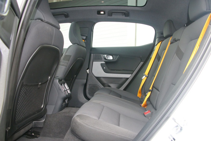 极星polestar 2乘坐空间 2fa5-iwtqvyi7929313.jpg