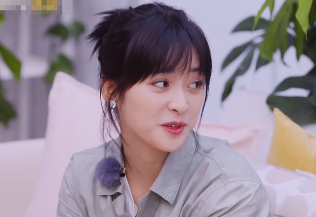 沈月当演员4年爸妈劝回老家,得知让从事啥工作,才知学历有多高