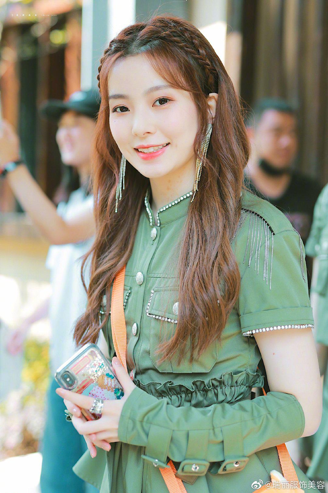 女团舞台总是让人惊羡,拥有完美的女团发型也是超重要