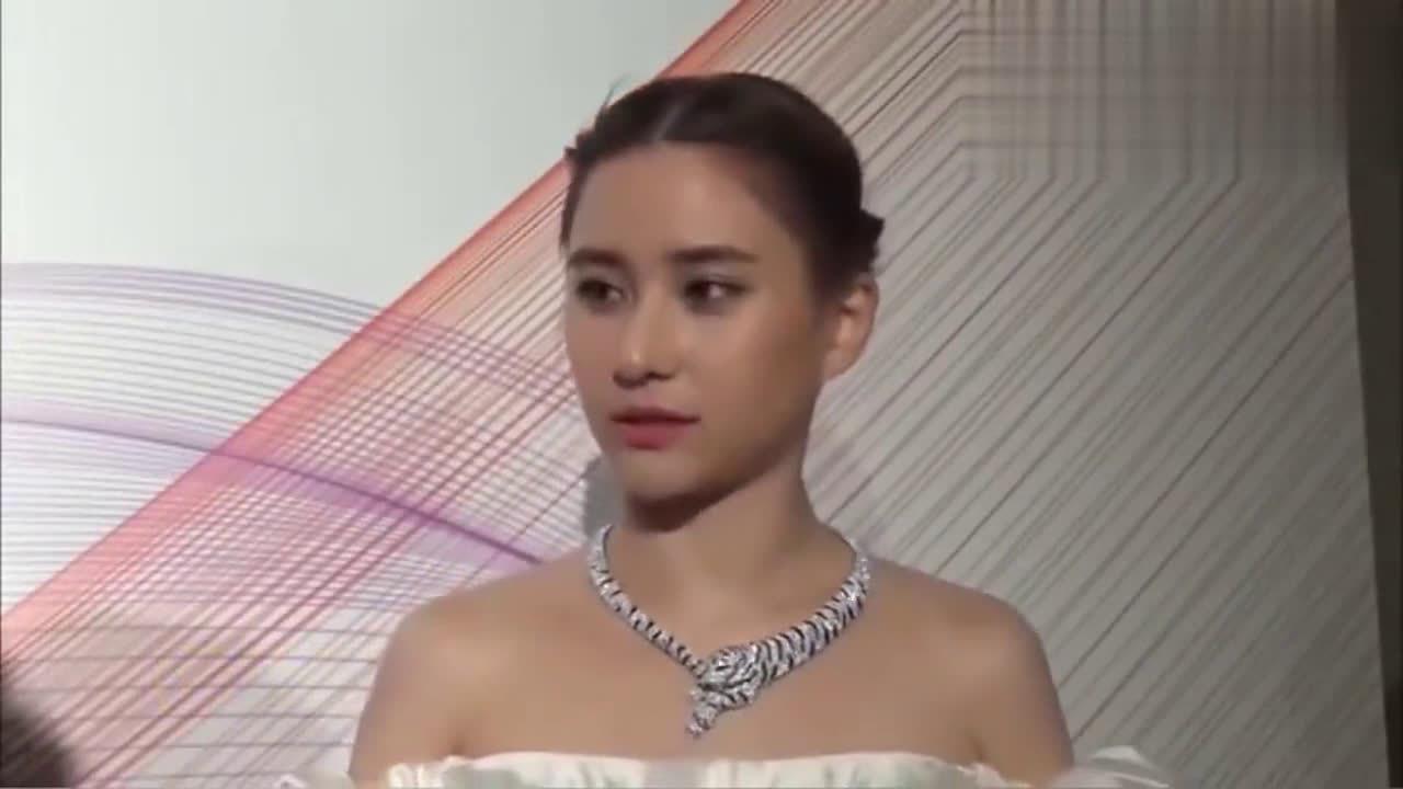 何超莲深夜晒窦骁健身视频,两人疑似同居