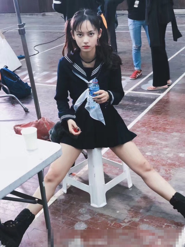 《唐人街探案》牙套妹,颜值原来如此高,这部剧清冷傲娇