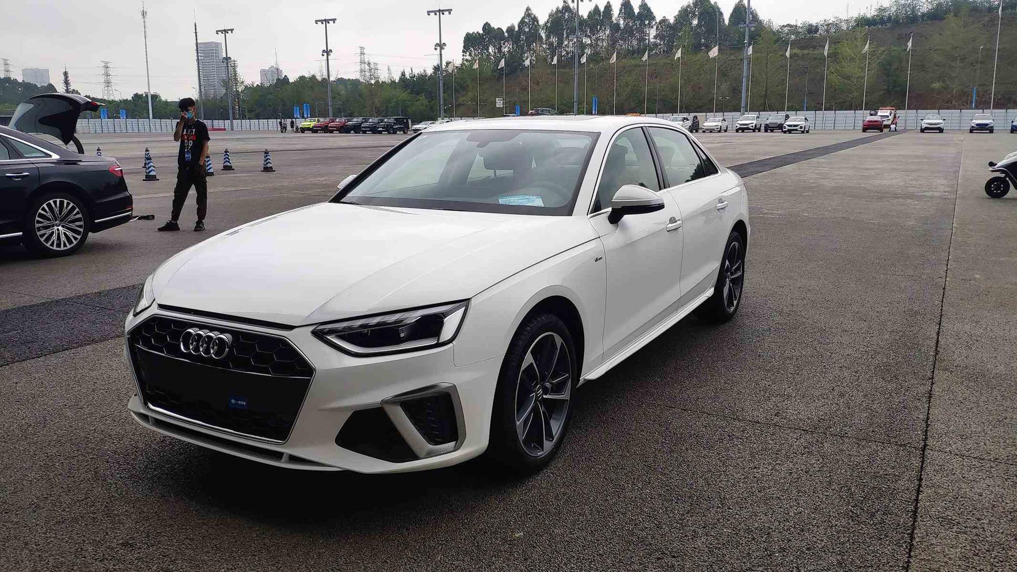 22款奥迪a4l,22款奥迪a4l图片 2020年成都车展探馆:新款奥迪a4l实车