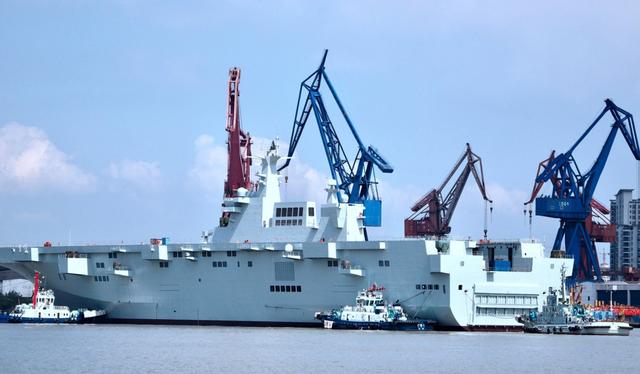 075型两栖攻击舰吨位,075型两栖攻击舰大型 造075型两栖攻击舰是为在亚洲之外争夺霸权了解一下