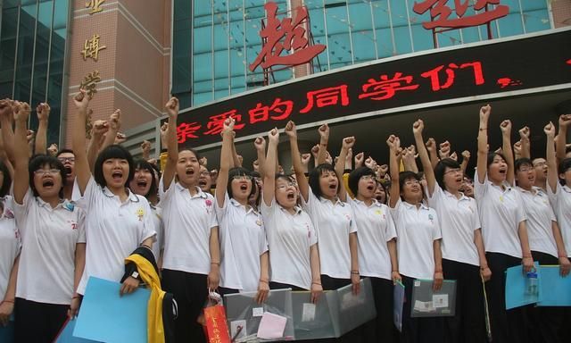 湖南2020分数段排名_2020湖南分数线出炉,文理录取线均高,高分段人数较少