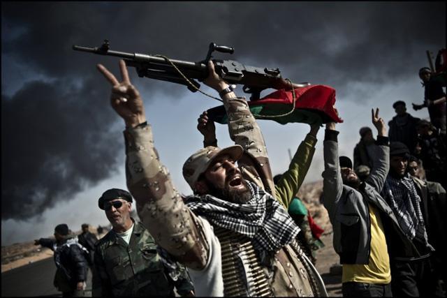 利全面战争开启?政府军200辆装甲车出击,西方三大强国看下去了