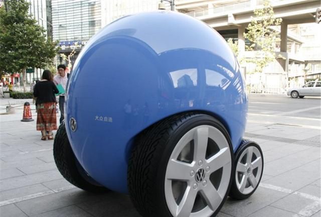 小伙自己造了辆大众车,取名叫"蛋疼,网友:买不起玻璃?