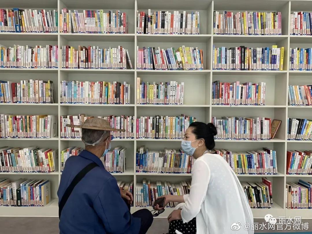 图书馆闭馆日为84岁老农一人开放……