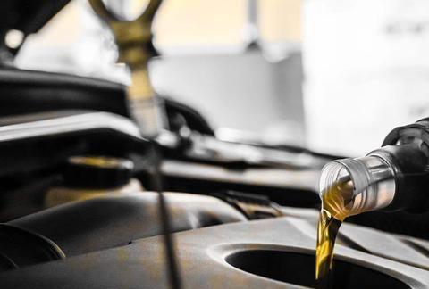 汽车保养大问题，机油到底该怎么换？进来听老司机给你讲