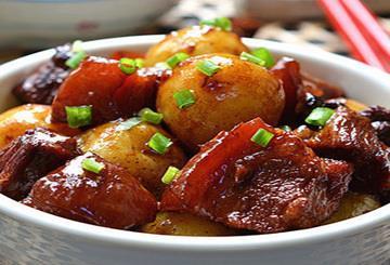 精选美食山城口水鸡富贵南非鲍小土豆烧肉小炒鸡块的做法