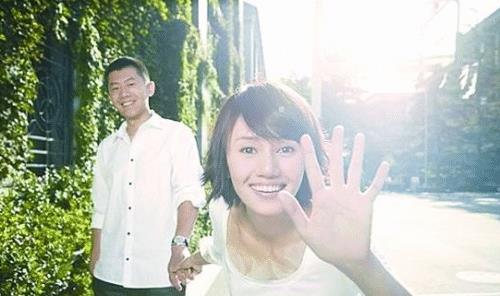 这三对夫妇简直低调过头,特别是最后一对,没戏拍时就跟消失了一样