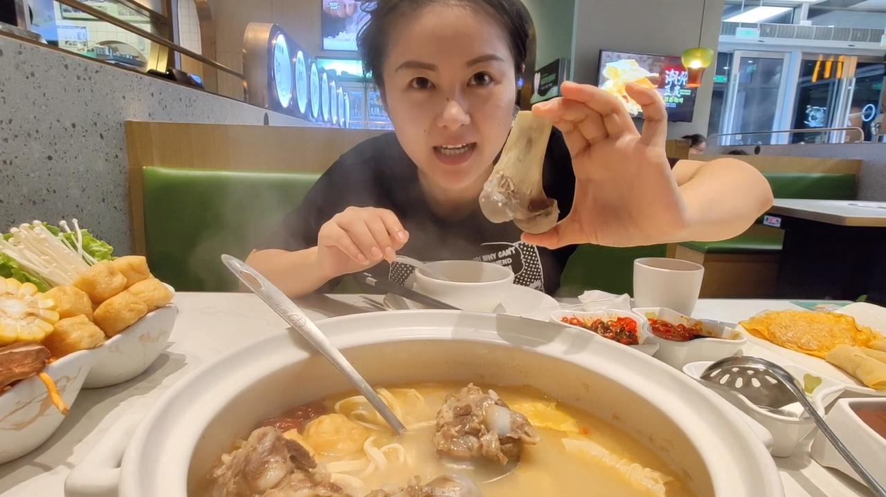 04:26 小兜婚后家庭地位直线上升,钱贝吃小骨头,小兜啃大骨头 08:18