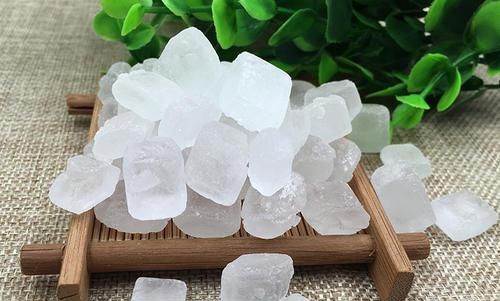 同样是冰糖,黄色和白色区别很大?糖厂员工说漏嘴,以后