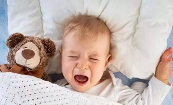 婴儿对着一个人哭,就是“不吉利”?4个原因才是宝宝的真实想法