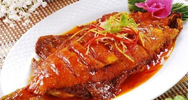 家常美食推荐:糖醋浇汁扁口鱼,花生咸鱼煲,酸甜烤麸