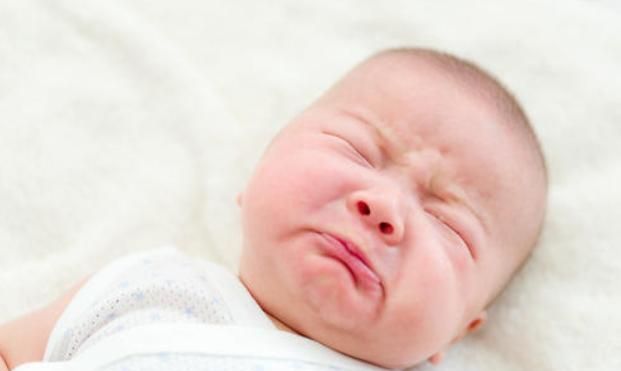 婴儿对着一个人哭,就是“不吉利”?4个原因才是宝宝的真实想法