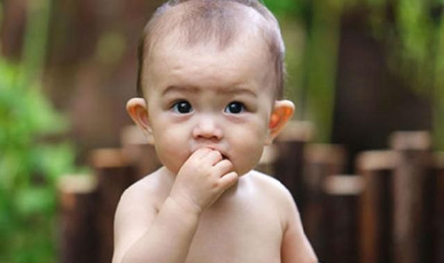 婴儿对着一个人哭,就是“不吉利”?4个原因才是宝宝的真实想法