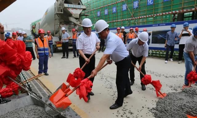 长清区:济南市公益性农产品批发市场一期A地块工程封顶