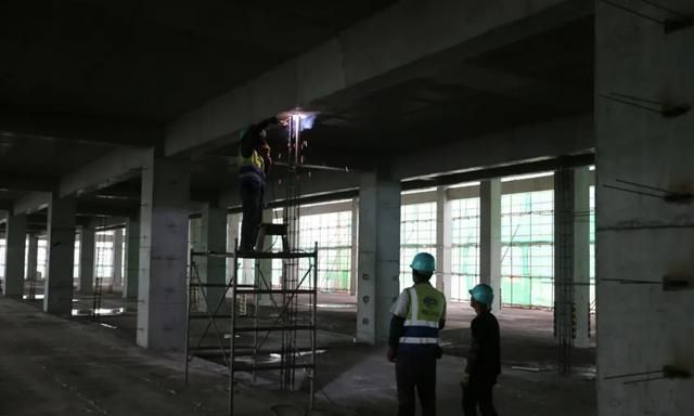 长清区:济南市公益性农产品批发市场一期A地块工程封顶