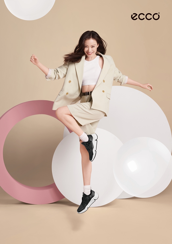 ecco携手全新代言人倪妮,与你同型步履不停
