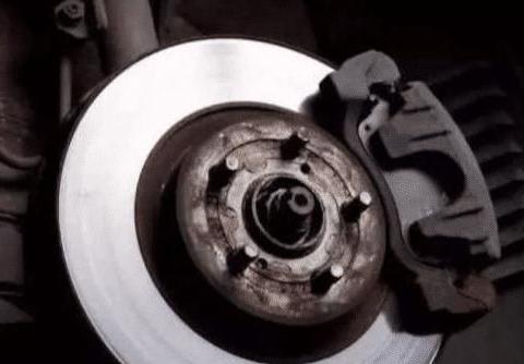 老司机建议，新车经常保养这3处，多开5年没问题