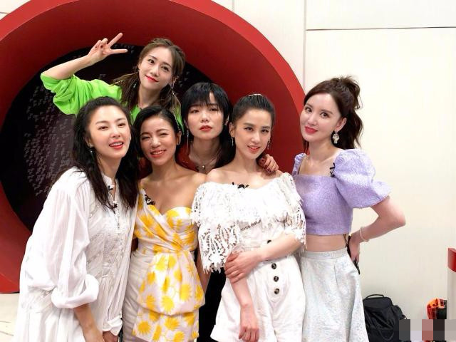 刘芸发长文感谢姐姐，却对张含韵万茜王霏霏只字未提，是忘了吗？