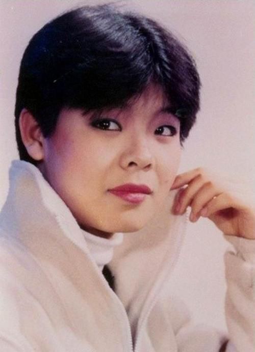 90年代 她也是红极一时的女歌手 却因为得罪人被封杀最后跳楼 谢津 歌坛 唱片公司 新浪新闻