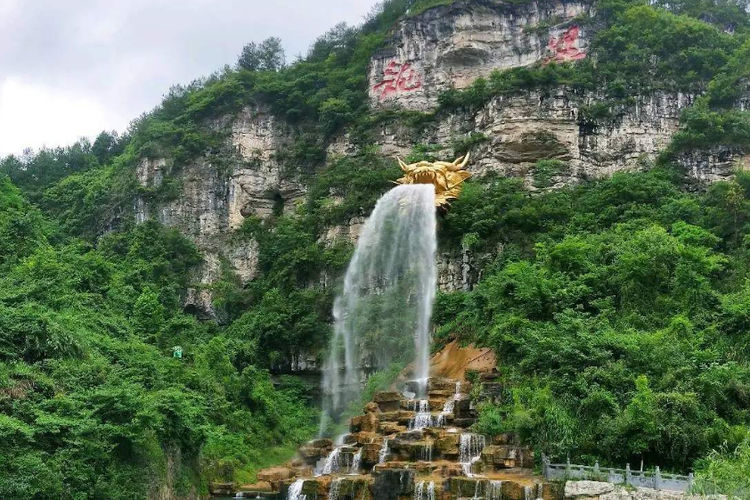 贵州又一景点走红,12吨黄铜铸就"水龙头",山水景色不输桂林