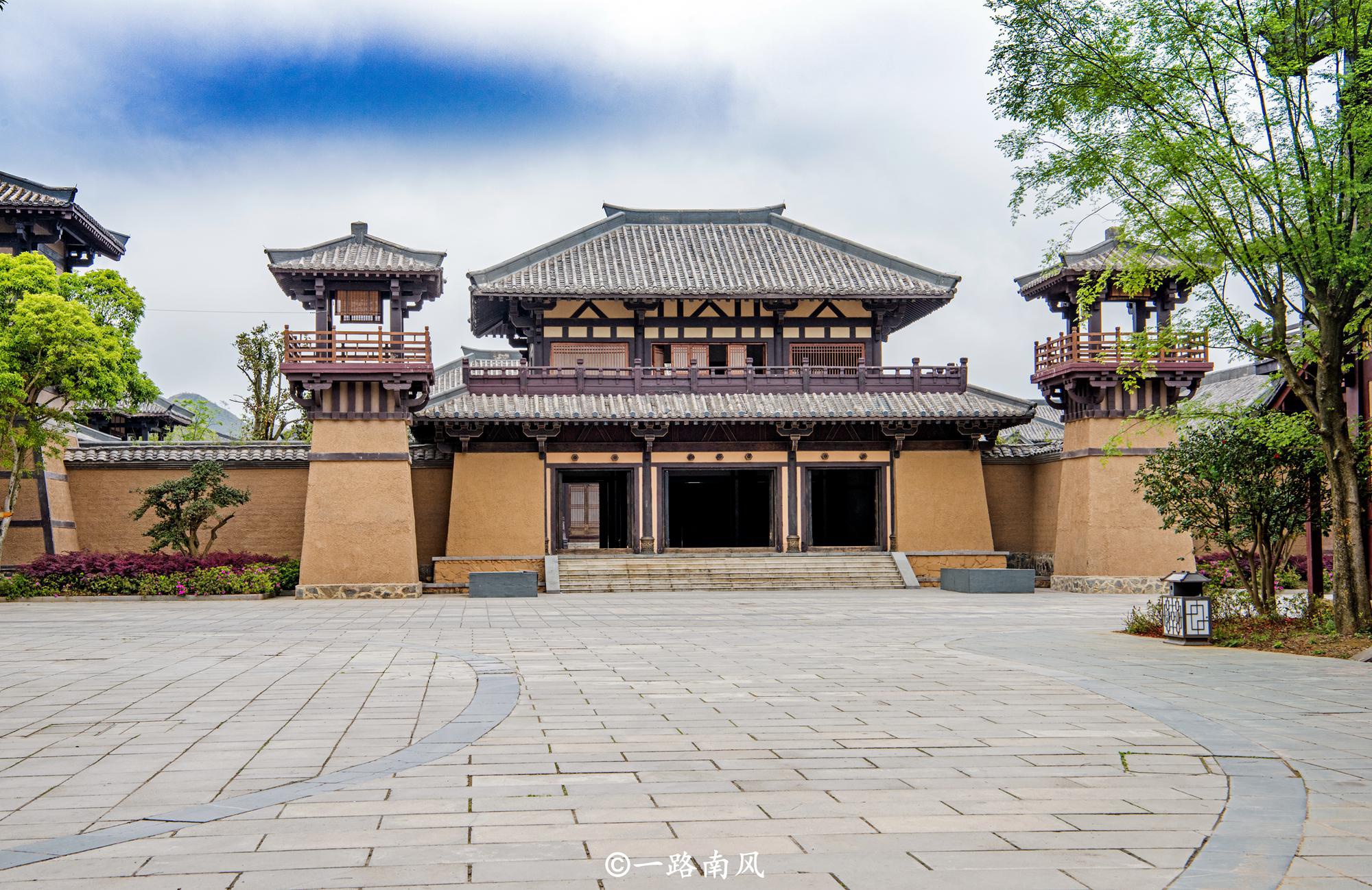 浙江横店的对手，贵州这座城市也建起一座秦汉风格影视城