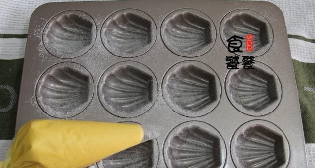 搅一搅就能搞定的香甜玛德琳，新手操作零压力，家人吃了都称赞
