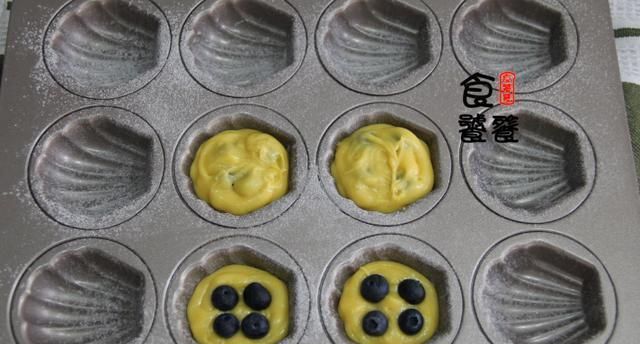 搅一搅就能搞定的香甜玛德琳，新手操作零压力，家人吃了都称赞