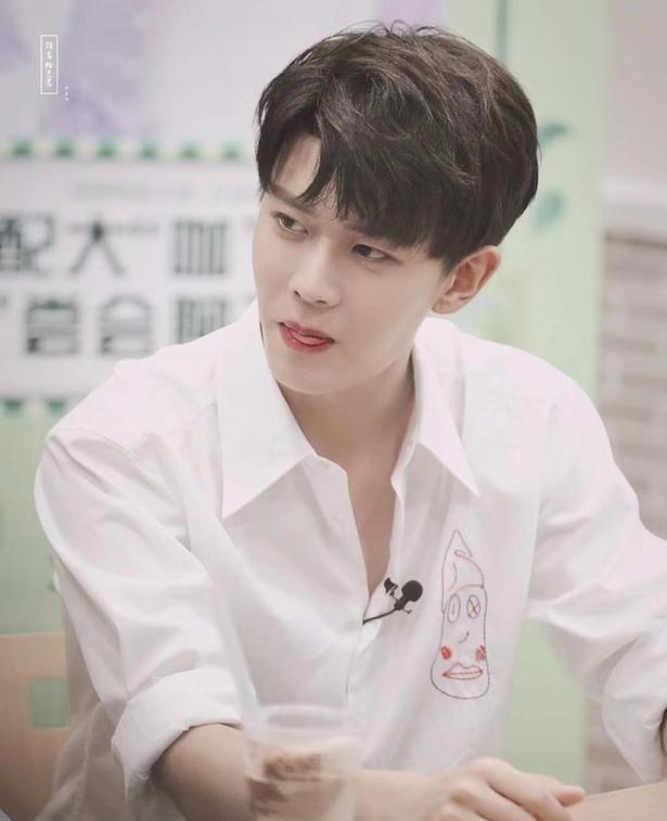 任嘉伦演现代剧比演古装剧难多了,为了营造身高差厚底