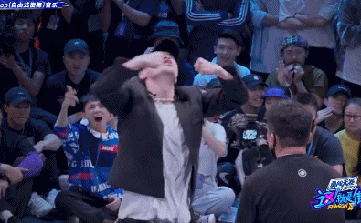 张艺兴跳舞太用力震坏地板 工作室喊话：自行报损