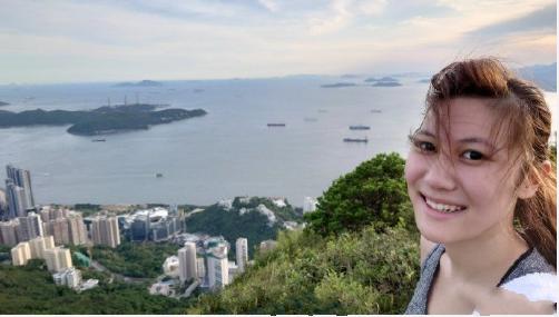 张兆辉罕见带女儿爬山,16岁张卓姿素颜穿背心,侧颜像极了钟嘉欣