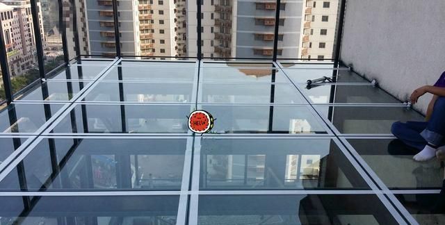 阳光房成“水帘洞”,买来防水胶带自己补,一小时完工没花冤枉钱