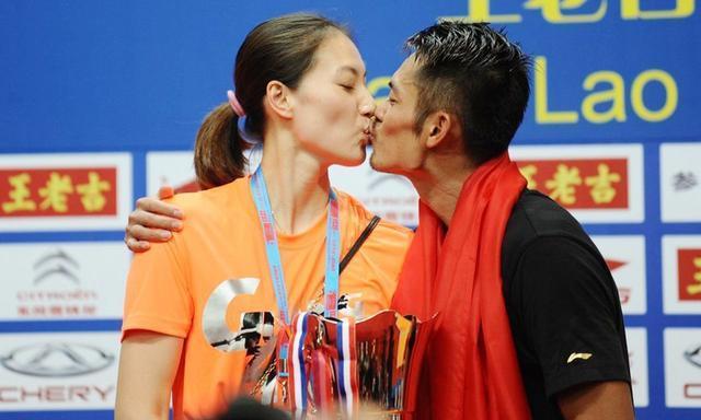 38岁谢杏芳成总裁，身高腿长“韵味十足”，顾及林丹不穿高跟鞋