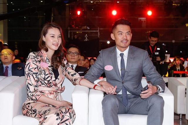 38岁谢杏芳成总裁，身高腿长“韵味十足”，顾及林丹不穿高跟鞋