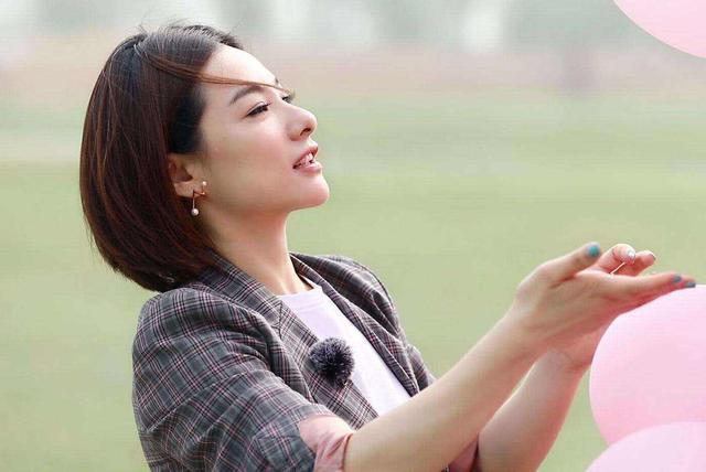 38岁谢杏芳成总裁，身高腿长“韵味十足”，顾及林丹不穿高跟鞋