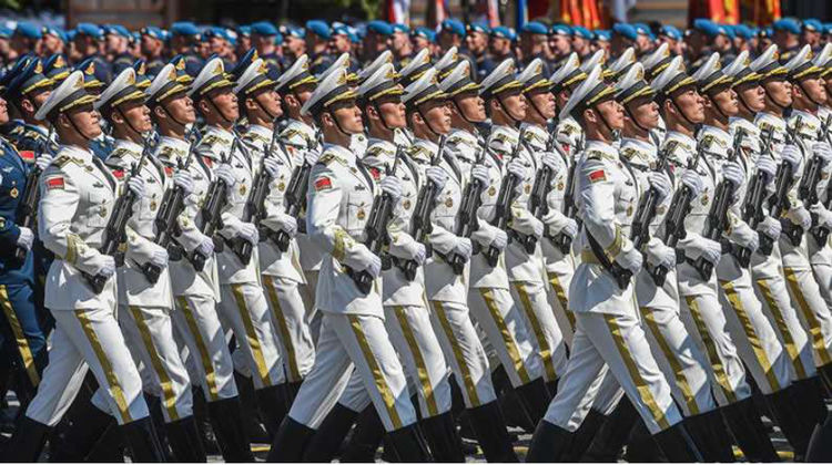 阅兵式上解放军唯一的失误却得到全世界的称赞发生了什么事